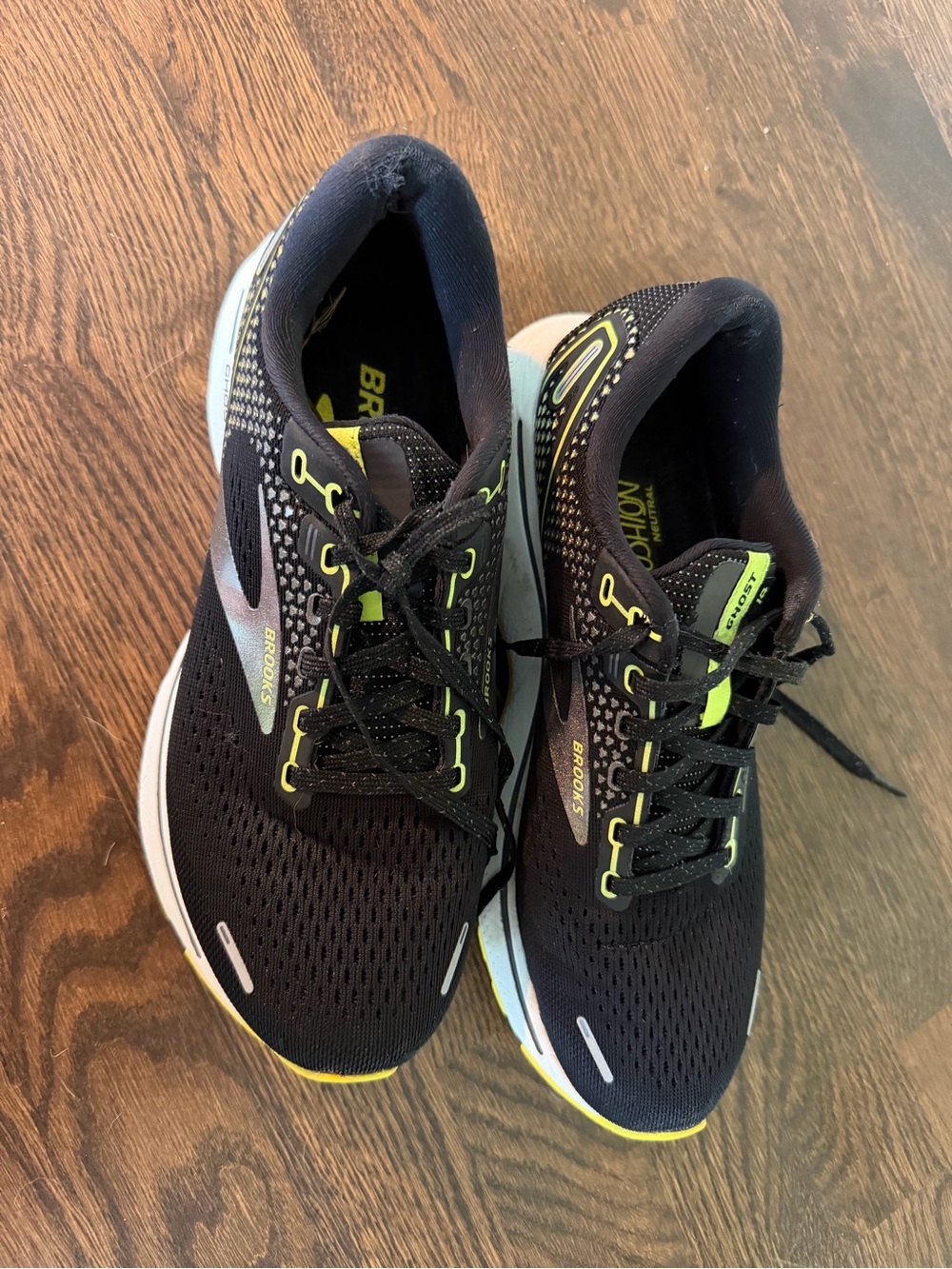 Brooks Ghost 14 Women’s 8.5 used Black and Neon Yellow Mesh Running Shoe - Picture 3 of 4
